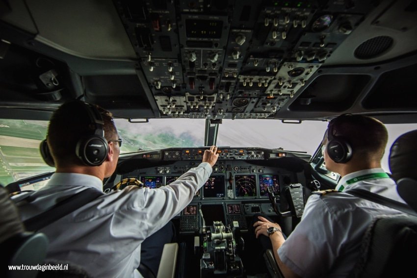 Meevliegen in de cockpit van een Boeing 737-800