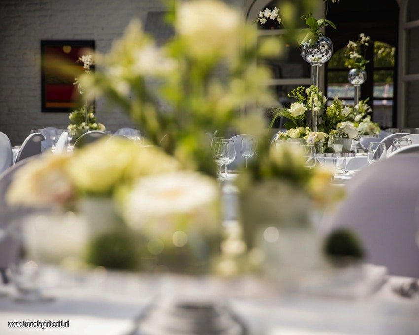 Bloemen en styling op een bruiloft