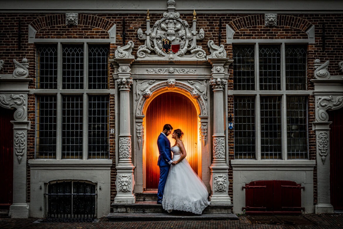 Bruidspaar tijdens de trouwreportage in Deventer