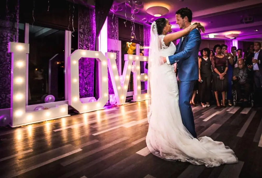 Tarieven trouwreportage // Fotografie & Video​. Wat kost een trouwfotograaf? Prijzen en tarieven Trouwdag in Beeld, de trouwfotograaf uit Helmond Brandevoort.