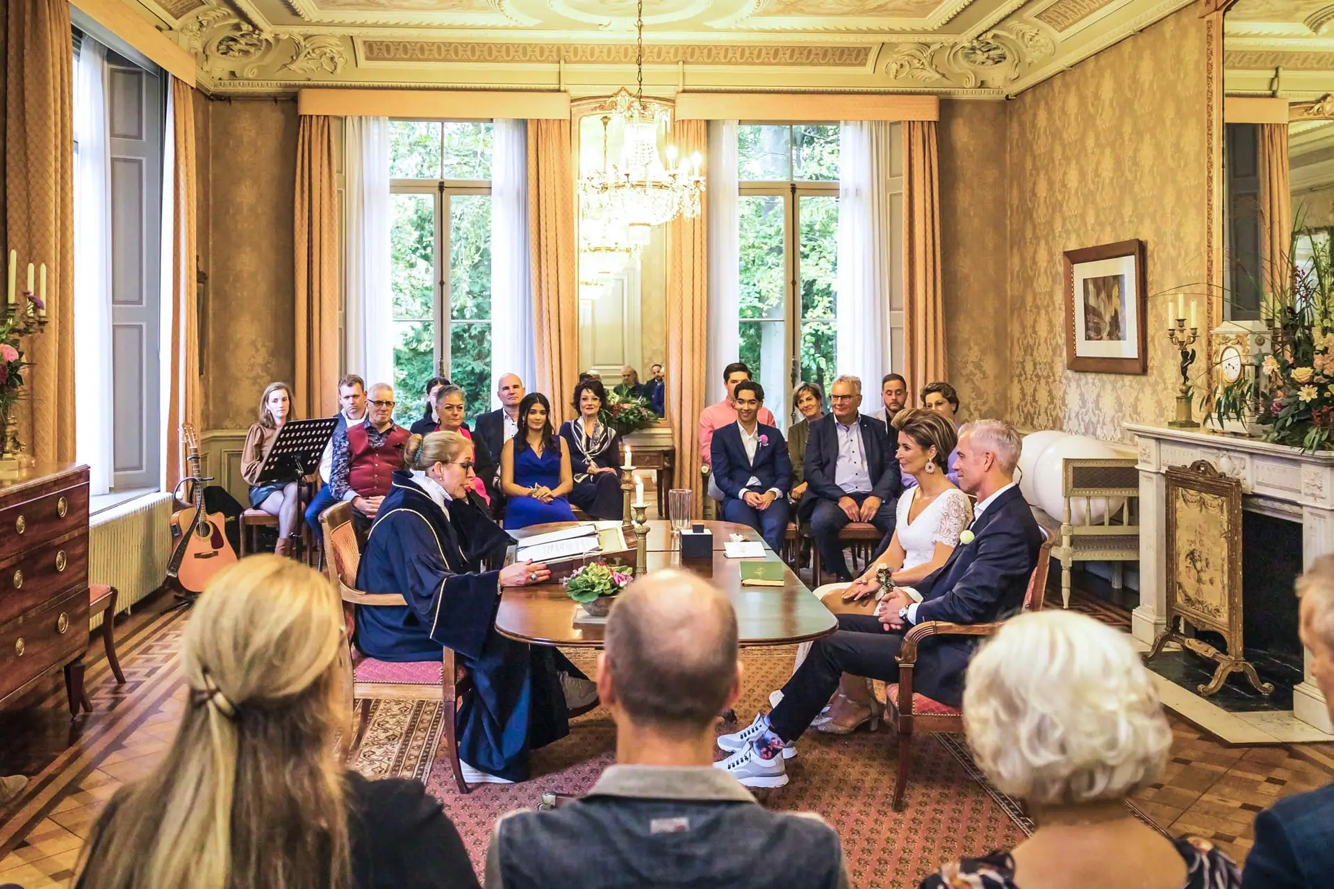 Trouwen bij Kasteel Geldrop. Trouwen in een romantisch kasteel vol historie en fotogenieke tuinen en stijlvolle binnenruimtes.