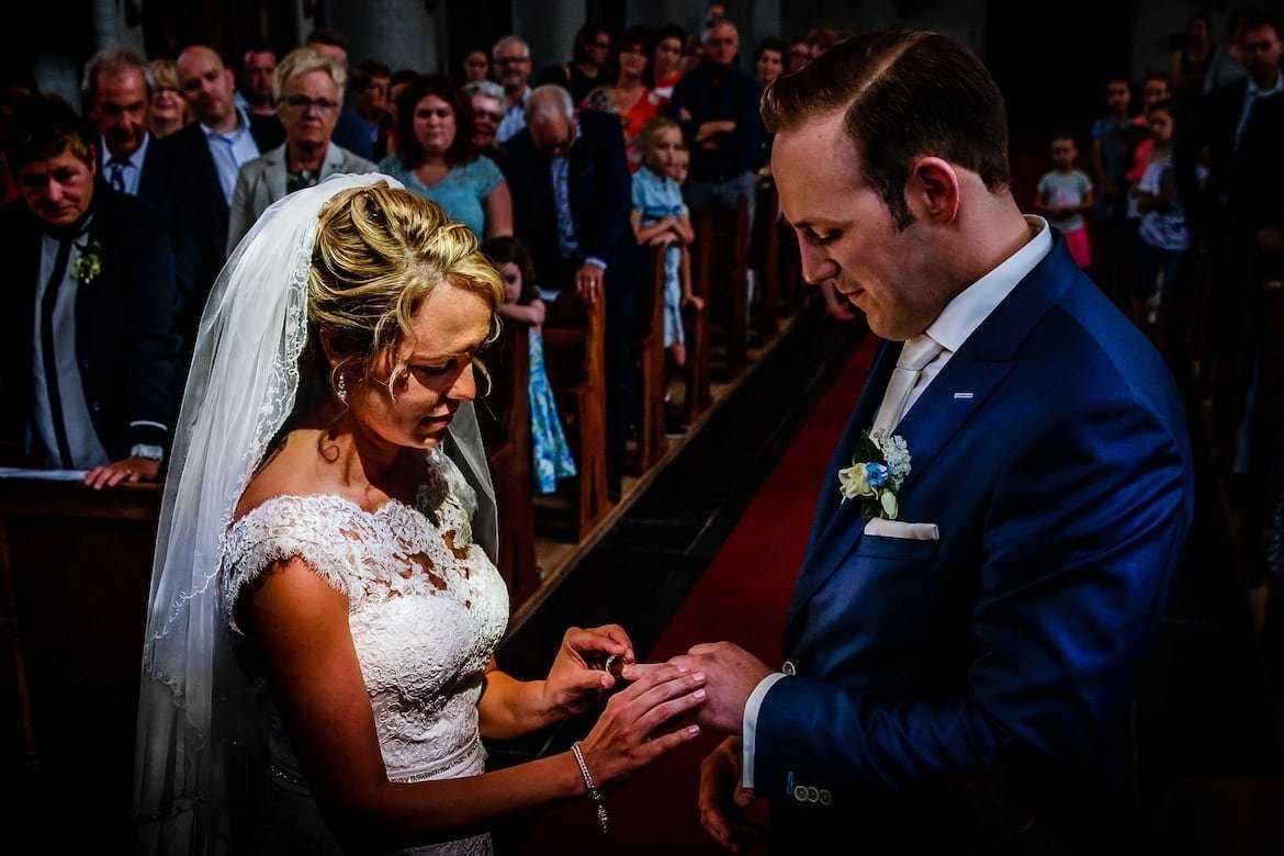 Ceremonie trouwen met echte momenten fotograaf bruiloft