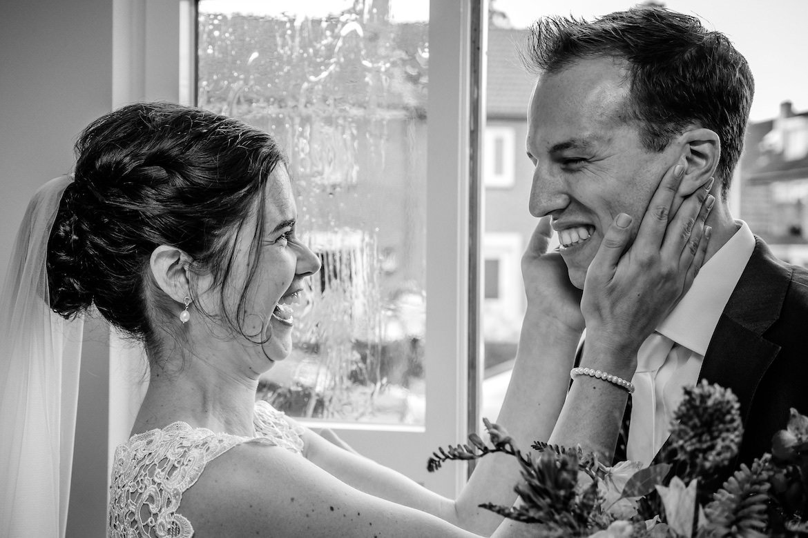 Mooie, romantische, emotionele momenten trouwen Portfolio Bruidsfotograaf Trouwdag in Beeld Trouwen