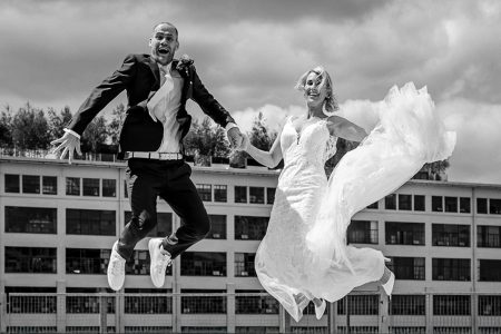 De oplevering van jullie trouwfoto’s. Die waanzinnige trouwfoto’s van jullie trouwdag? Die maken wij; Wij zijn jullie trouwfotograaf en komen uit Brandevoort (Helmond) vlakbij Eindhoven, Bekijk hier onze werkwijze, komen jullie kennismaken? De oplevering van jullie trouwfoto's. Die waanzinnige trouwfoto's van jullie trouwdag? Die maken wij; Wij zijn jullie trouwfotograaf en komen uit Brandevoort (Helmond) vlakbij Eindhoven, Bekijk hier onze werkwijze, komen jullie kennismaken?