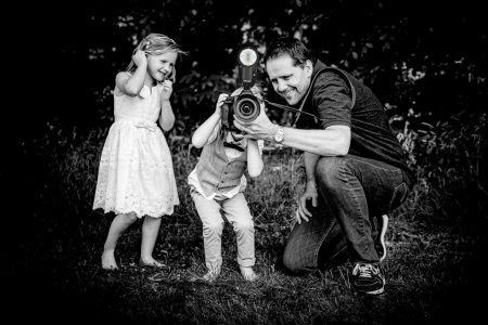 De fotoshoot, jullie beleven de dag, wij vangen de emoties. Ongedwongen trouwfotograaf uit Helmond Brandevoort, vlakbij Eindhoven voor een tijdloze trouwreportage met echte momenten. De fotoshoot, jullie beleven de dag, wij vangen de emoties. Ongedwongen trouwfotograaf uit Helmond Brandevoort, vlakbij Eindhoven voor een tijdloze trouwreportage met echte momenten.